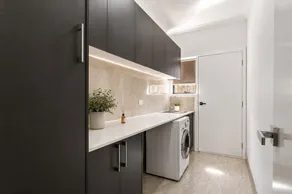SARA by Ready Set Stay - 3 Bedrooms, Family Friendly Holiday House - Image 2
