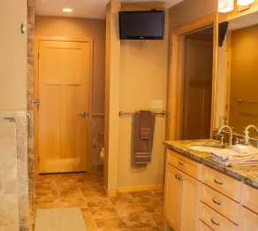 Horseshoe Lake Home with Sandy Shores & Stunning Sunsets with 200 feet shoreline - Image 4