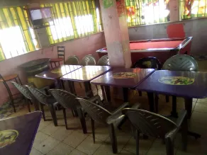 Maureen's Hotel - Image 2