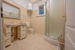 Villa Castello di Pietra Brac with Heated Pool - Image 3