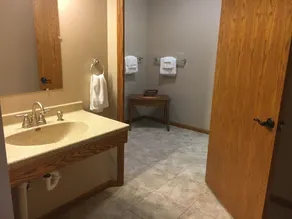 Spacious Cabin on 40 acres - Image 2