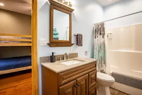 Family-friendly spacious cabin in gated community overlooking the NRG Bridge - Image 5