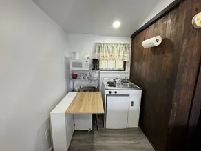 Lakefront Orange Cottage - Image 5