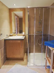 Apartamento novo - 6 pessoas - encostas diretas - perto de lojas - 4 * - Image 3