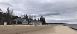 Shoreline Oasis: Secluded Lake Michigan Getaway - Image 4