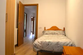 Apartamento con vistas y céntrico en Esterri - Image 5