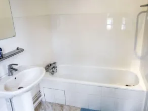 Maison de vacances conviviale et familiale avec piscine privée, barbecue et jardin | Vue nature - Image 2