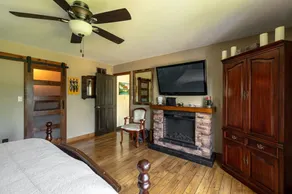 Large quiet estate property in beautiful natural surroundings. - Image 5
