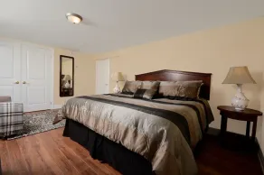 Luxurious And Warm 3 Bedroom Apartment With All The Comforts Of Home - Image 5