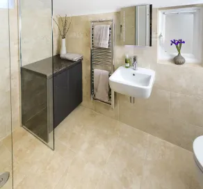 Luxury Central Bath House - Image 3