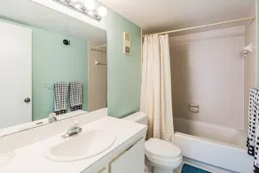 Ideal beachfront condo with pool and two balconies - Image 3