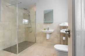 Stunning Luxury 5 Star SELF-CATERING Gate Lodge - Image 2