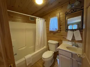 Large 2-Bedroom, 2-Bathroom Cottage in perfect in-town location - Image 4