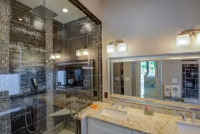 Luxe 3 chambres 2 salles de bain complètes à proximité de la plage. Piscine chauffée privée. Immaculé! - Image 3