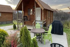 Cozy cabin hideaway with kitchen - Image 3