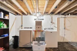 Cheery 2-BDRM in East Rochester! w/onsite parking - Image 2