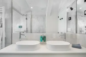 Luxury Prime Location Great for Families & Friends - Image 3