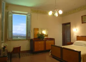 Elegant villa on Lake Trasimeno - Image 3