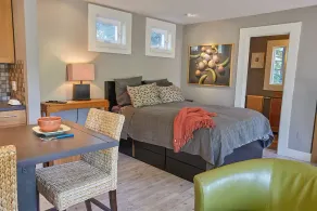 Studio cottage retreat in a vineyard setting - Image 3
