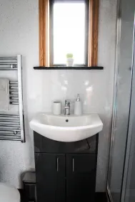 Cwm Cariad  -  Shepherds Hut with Hot Tub Sleeping 2 guests, Pet Friendly - Image 5