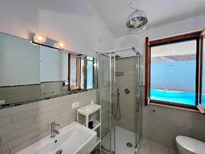 Bouganville 2 Bagni con box Doccia, 3 Camere da Letto, Cucinino Separato - Image 3