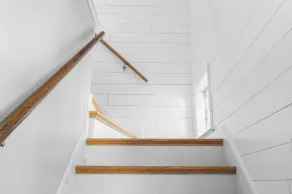 Bright & Cheerful Coastal Cottage for Multi-week & Monthly Stays - Image 2