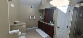 Lakefront Oasis Centrally Located. Elegant, spacious and you're going to love it - Image 4