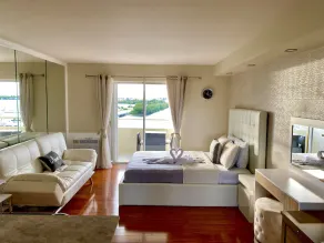 Beautiful modern Waterfront apartment with pool and free parking 5min from beach - Image 5