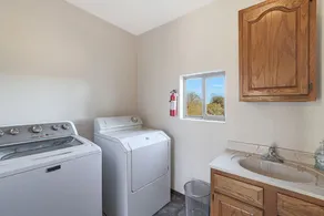 3 Bedroom 2 bath home in Wickenburg AZ with horse facilities and pool. - Image 2
