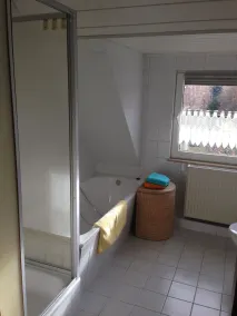 Schöne Dachwohnung mit Klimaanlage in der Tiergartensiedlung - Image 3