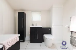Stunning town centre ground floor garden apartment - Image 4