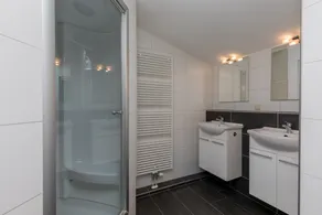 Casa da ilha completa e popular com chuveiro a vapor. Há uma cerca com chave entre o jardim et - Image 2