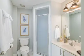 Fantastique unité de coin penthouse récemment rénovée directement sur la plage - Image 3
