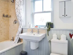 4 bedroom accommodation in Glencoe - Image 2