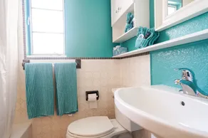 Brand new remodeled luxury apartment near park and marina! - Image 2