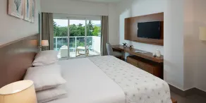 King Bed, All Inclusive Food and Beverage Resort - Image 4