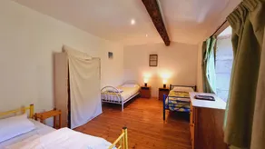 4 bedroom holiday home with private pool and garden - Image 5