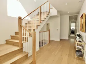 Beach Paradise Stunning 3-story in Long Beach! - Image 2
