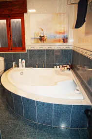 Villa med spektakulær udsigt 350 meter fra Rodiles strand med jacuzzi - Image 4