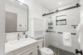 Lauderdale Modern 1 Bedroom 1 Bathroom with Private Backyard - Image 3