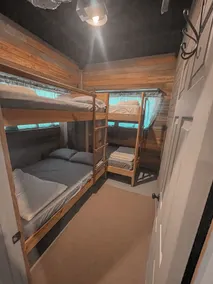 Nicole’s Clean Cozy HouseBoat - Image 5