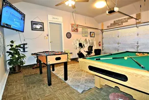 Cheerful 3-bedroom resinetial home with hot tub - Image 2