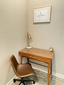 Blue Haven Stylish Home - 2 Mins to Baylor & 7 Mins to Magnolia - Image 5