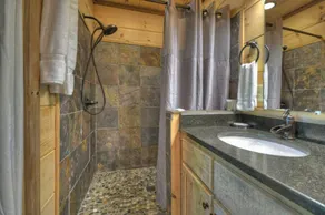 Laurel Escape LLC- Romantic Luxury Cabin: Perfect for 2! PROMOTION 10%-15% OFF!! - Image 3
