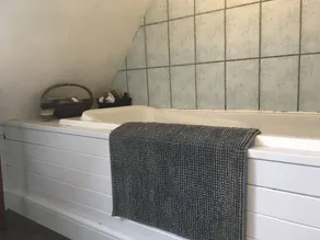 Trevlig 2 sovrum stuga omgiven av natur, pool och tillgång till spelrum - Image 3