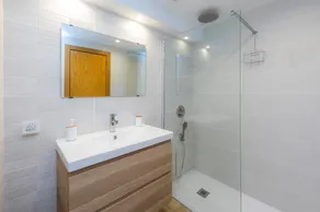 Ferienhaus \"Can Nogueras\" mit WLAN, Balkon, Terrasse, Gemeinschaftspool und Garten - Image 3