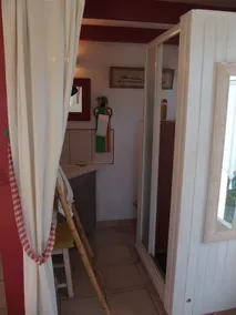 Gîte for 2 people; on one level; with shared swimming pool; - Image 2