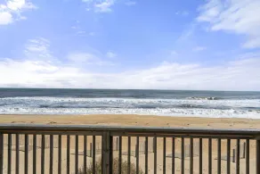 Zane's Beach House: Oceanfront, Spa, Dog Friendly - Image 4