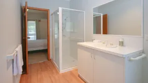 Bright Country Home - Image 5