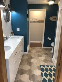 UPDATED YEAR ROUND LAKE HOUSE - Image 2